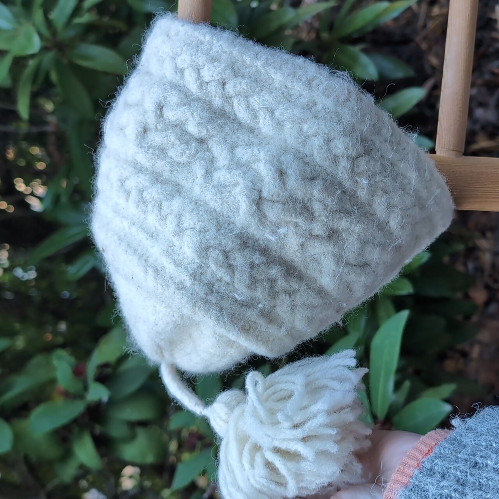 100% Iceland Wool Handmade Beanie w/ Tassles